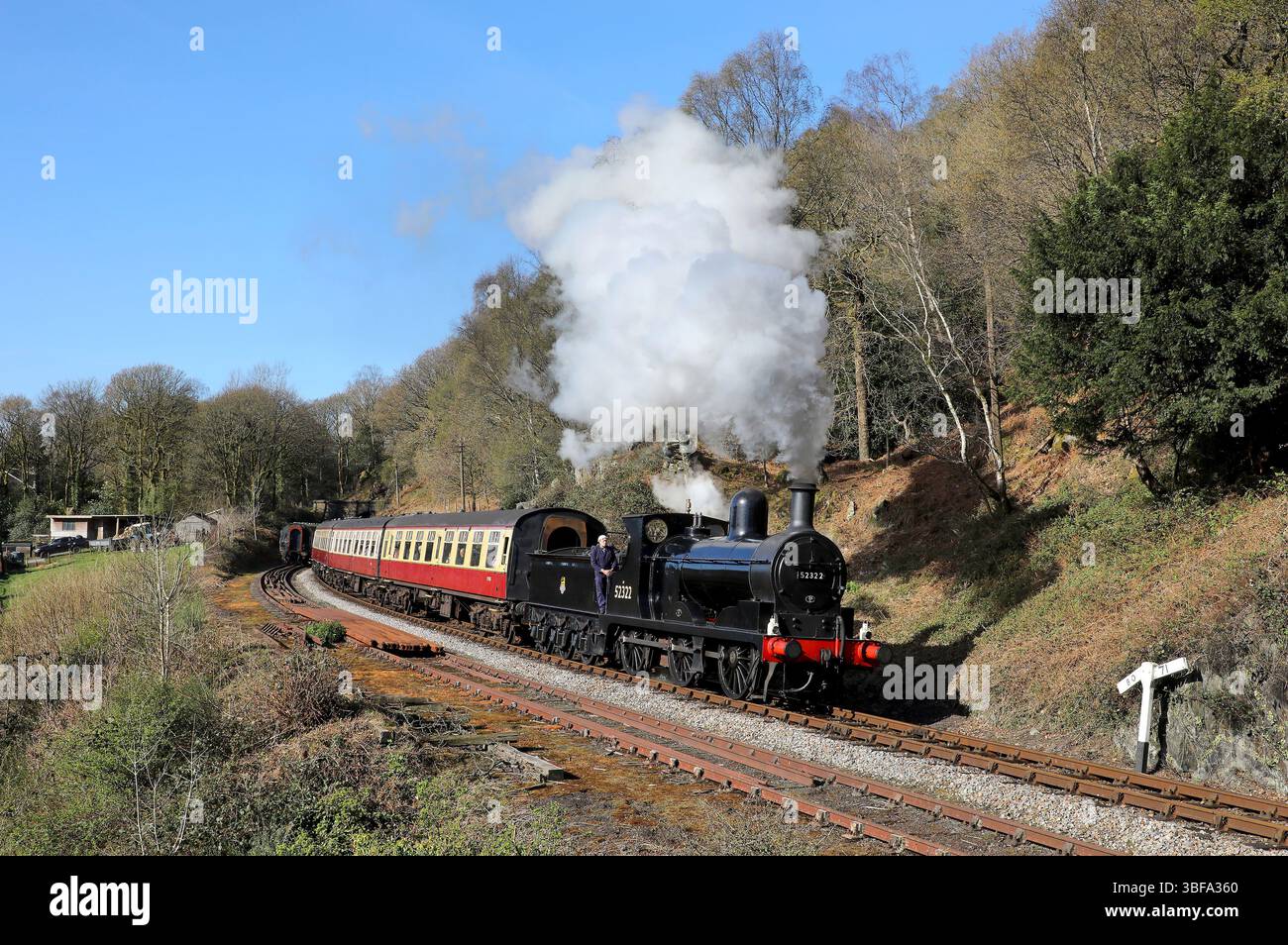 L&Y 52322 heads away from Haverthwaite with the 09.50 to Lakeside on 5. ...