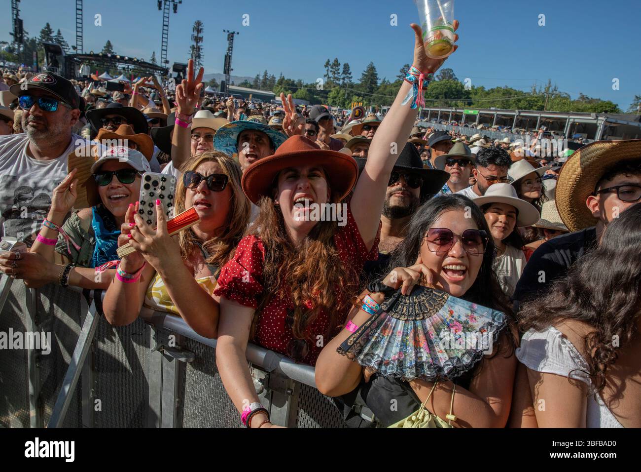 The crowd reacts to the performance of Pepe Aguilar at La Onda music