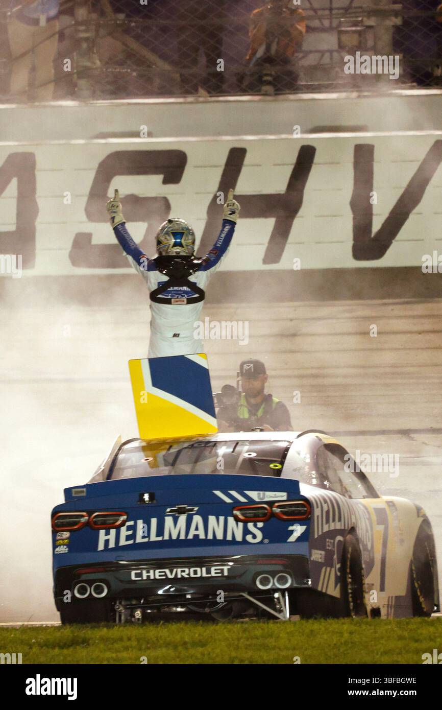 NASHVILLE, TN MAY 31 Justin Allgaier (7 JR Motorsports Hellmann's