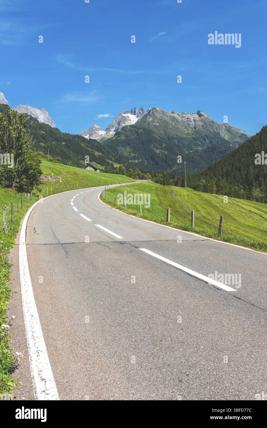 Countryside road small winding hi-res stock photography and images - Alamy