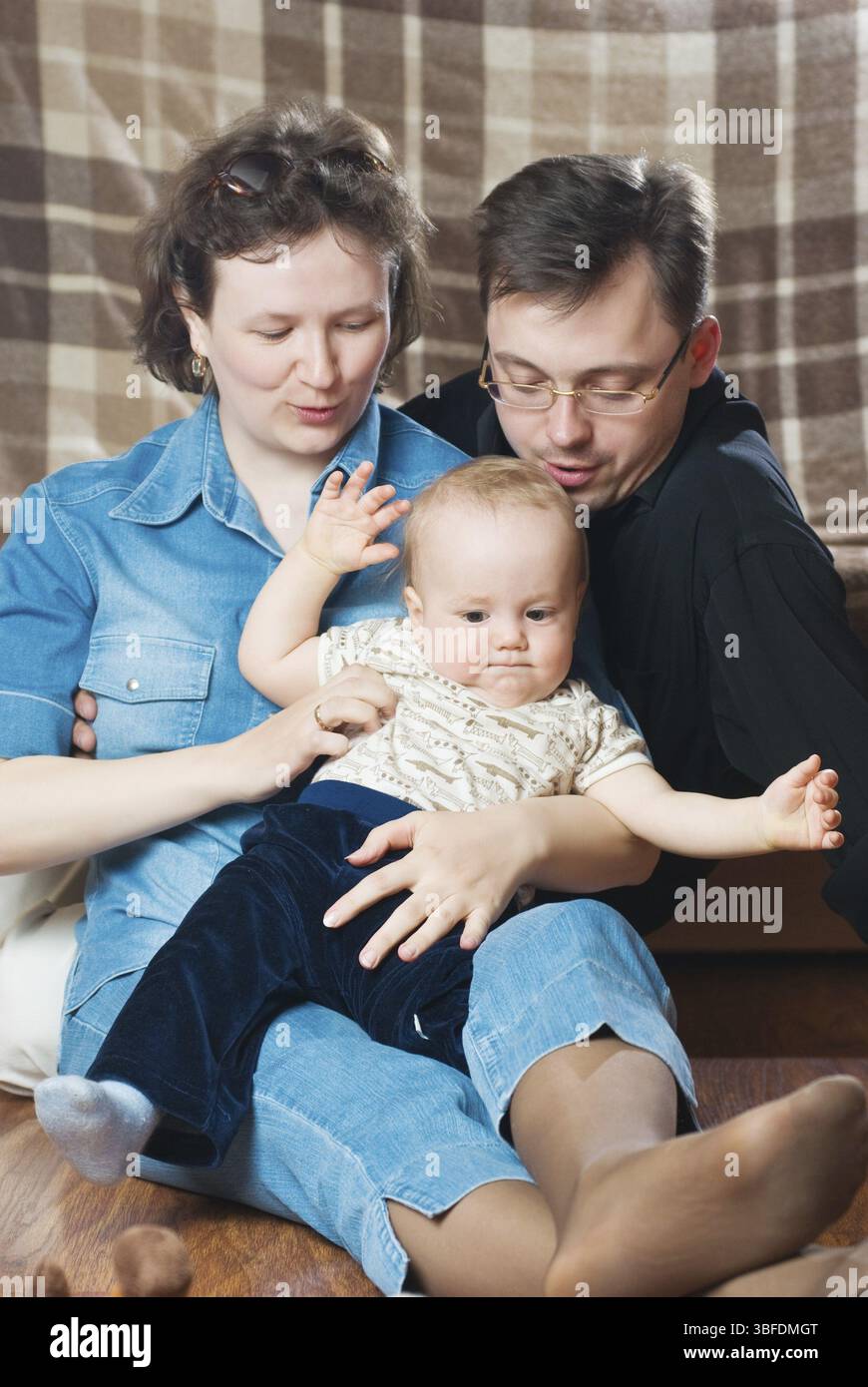 Sohnh Mutter sohn umarmen hi-res stock photography and images - Alamy