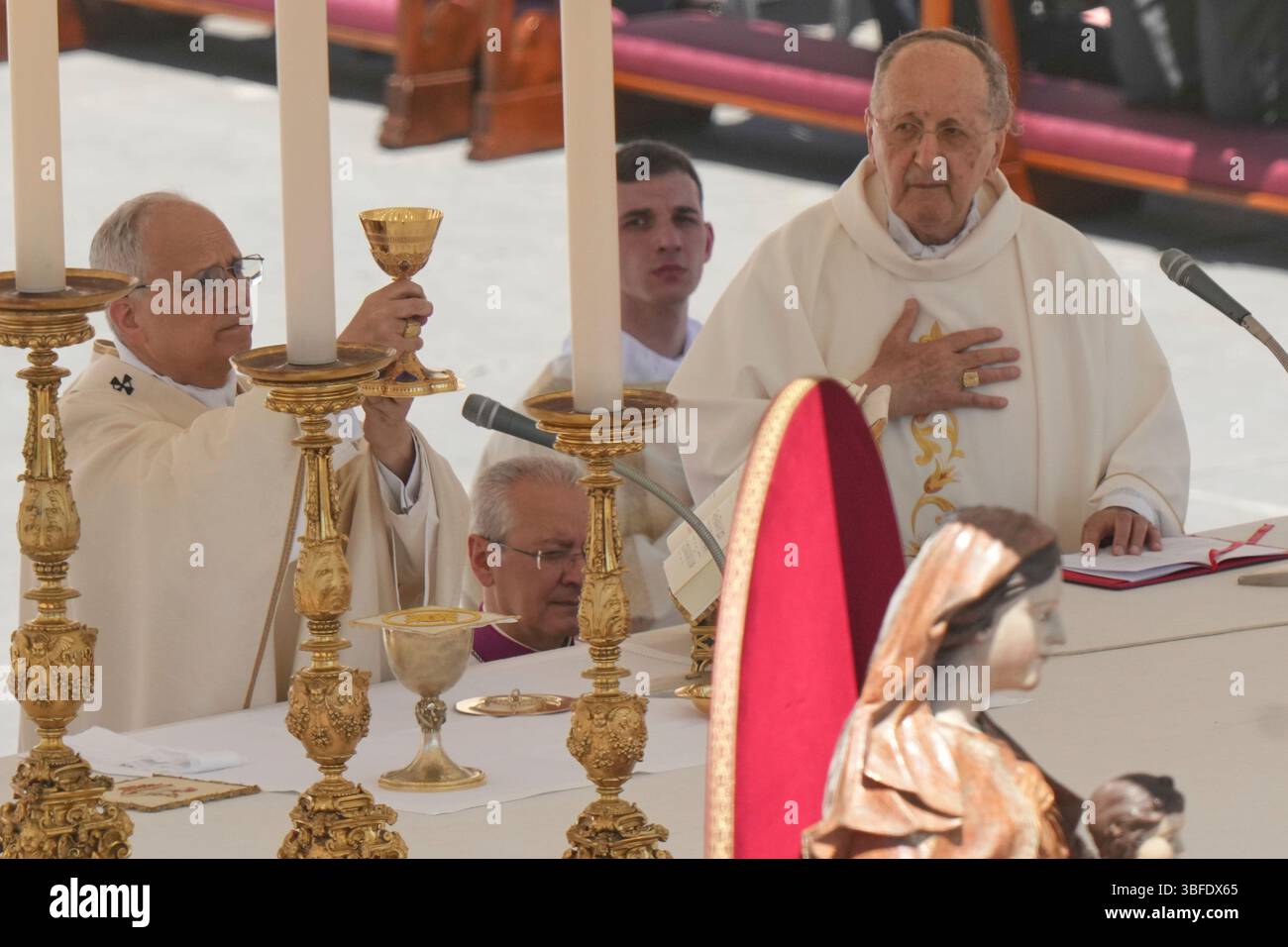 Pope Leo XIV celebrates a Mass for the Jubilee of Families in St. Peter ...