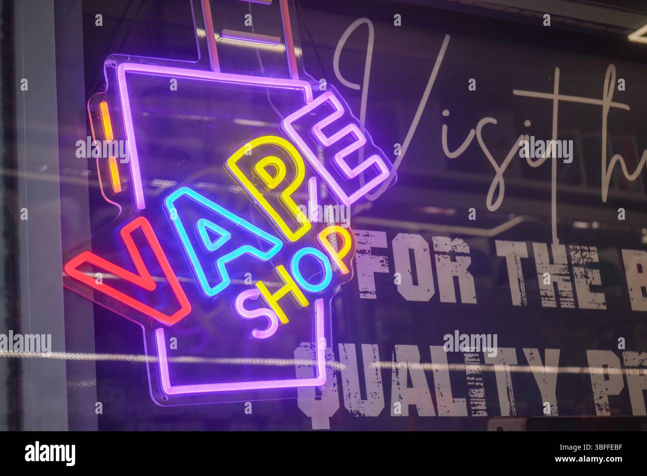 Single use vape hi-res stock photography and images - Page 2 - Alamy