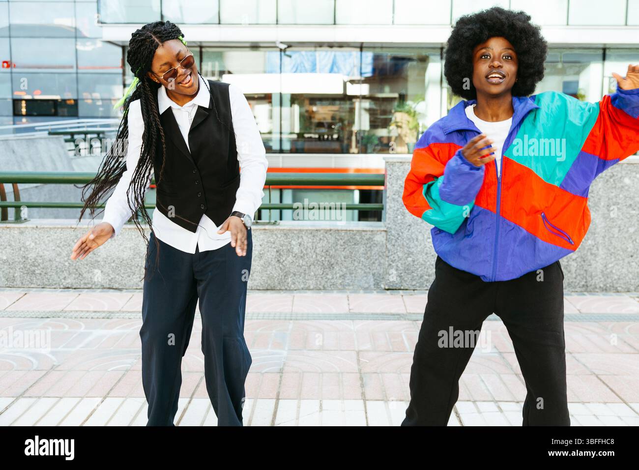 African people dancing street hi-res stock photography and images - Alamy