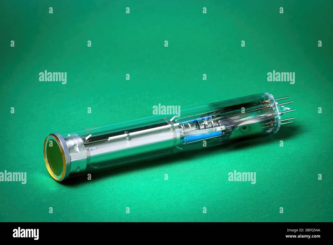 Cathode ray tube screen hi-res stock photography and images - Alamy