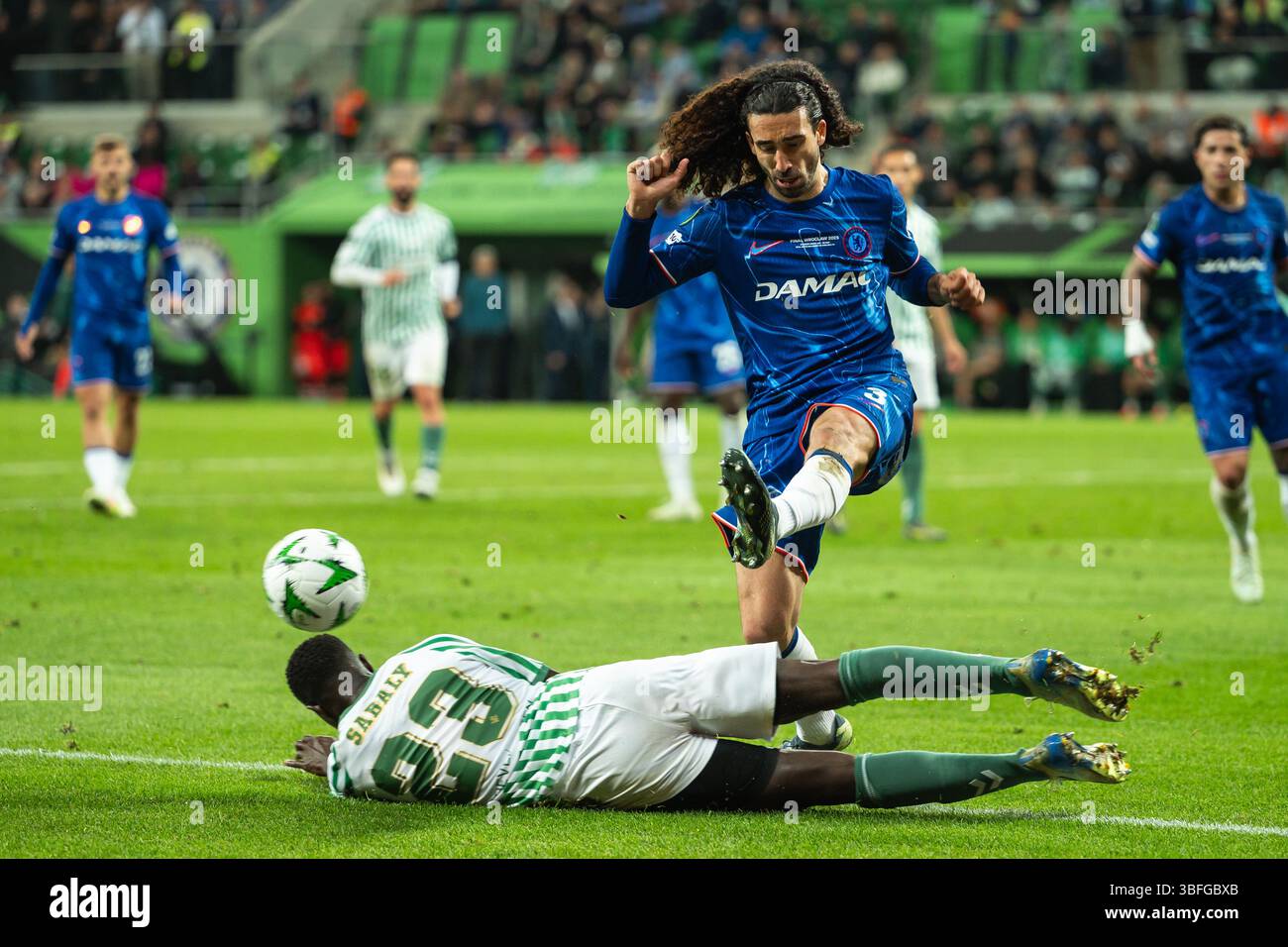 Action tactique lors d'un match de football 2025