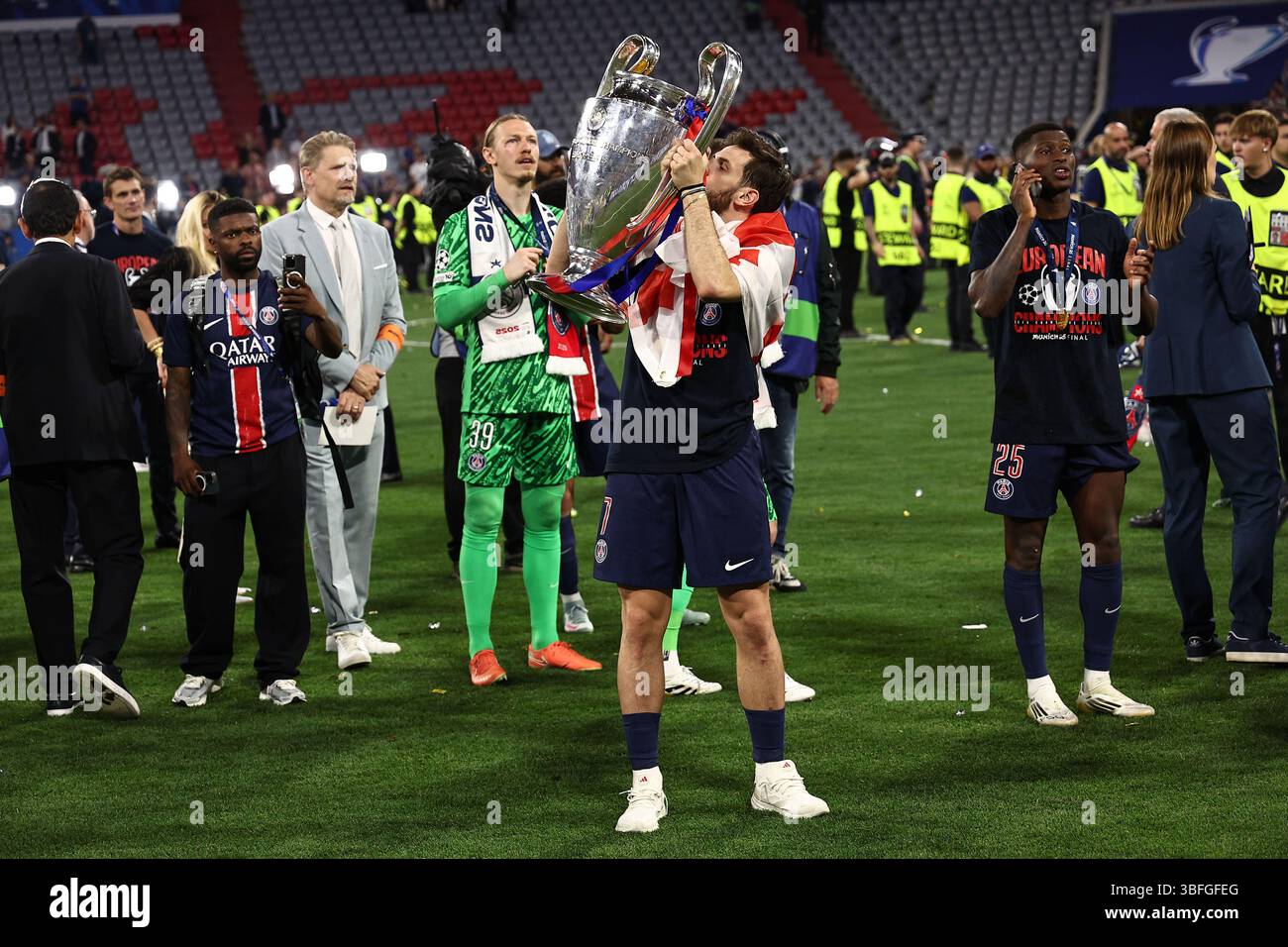 kvicha-kvaratskhelia-psg-during-the-final-uefa-champions-league-2024