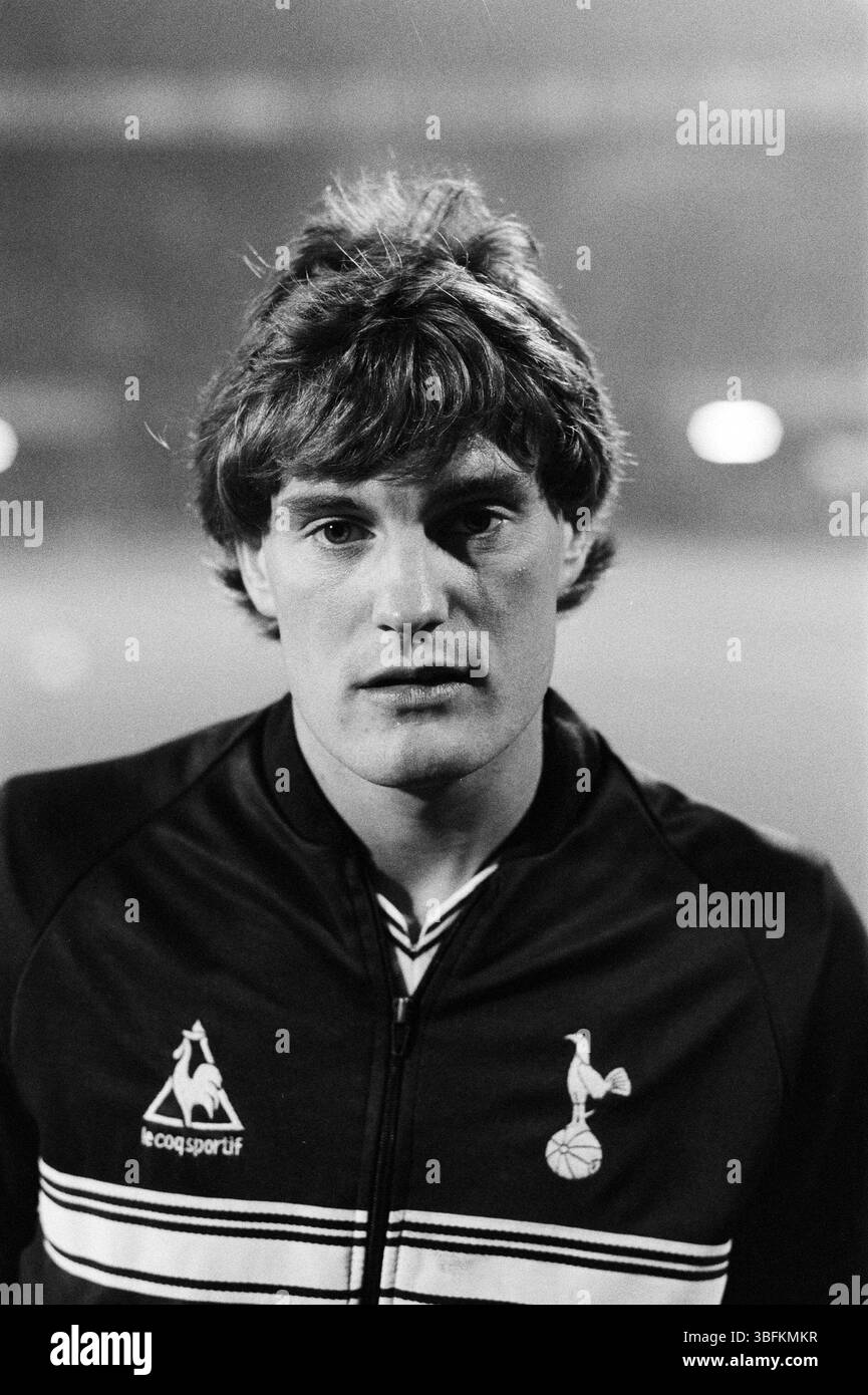 Feyenoord vs Tottenham Hotspur 0-2, European Cup – Football player Glenn Hoddle, Tottenham Hotspurs,– 2 november 1983 - photo by Marcel Antonisse, Anefo Stock Photo