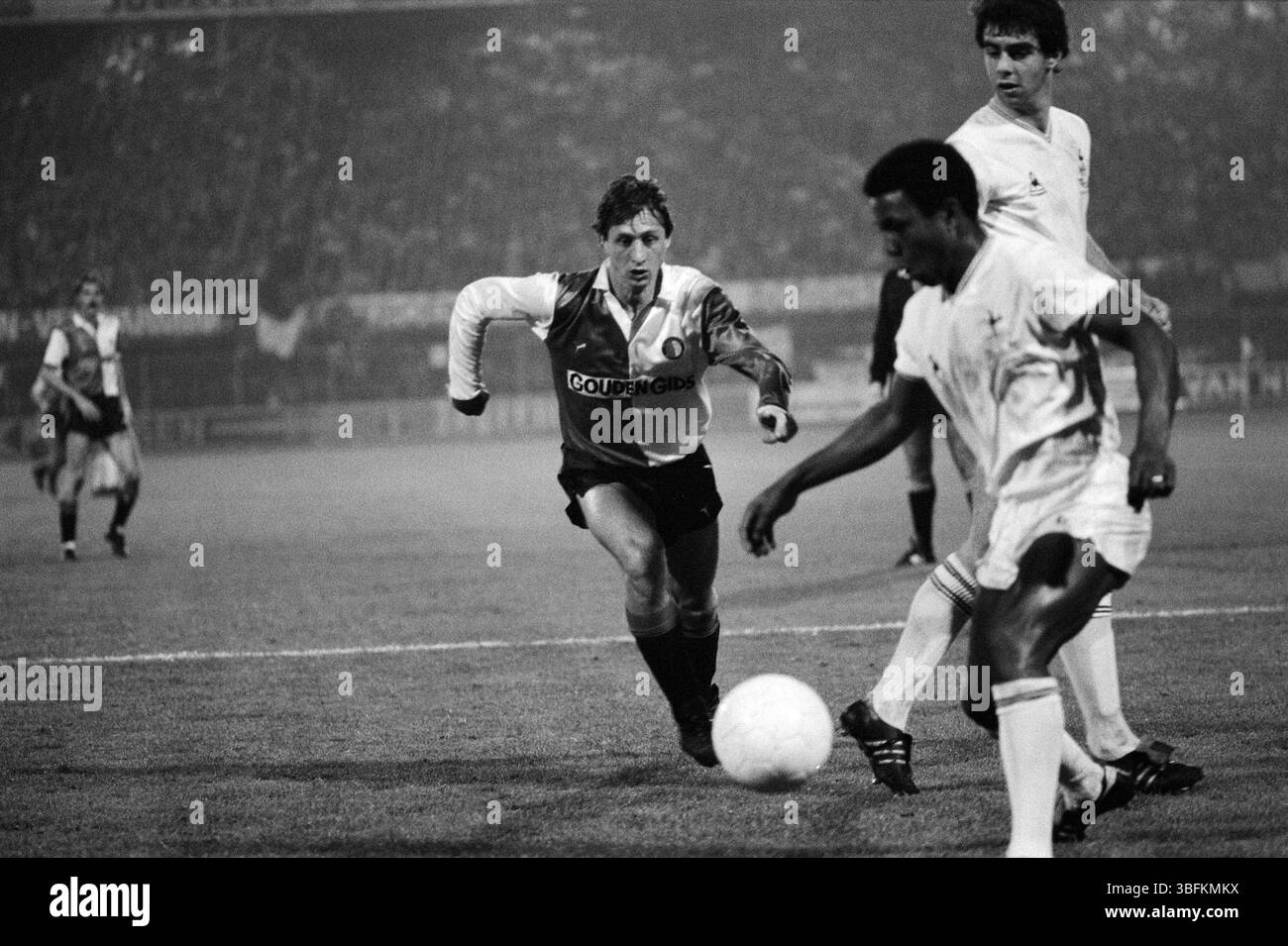 Feyenoord vs Tottenham Hotspur 0-2, 1983–84 UEFA Cup. Football players Johan Cruyff, Danny Thomas and Gary Stevens. 2 November 1983. Photo by Anefo Stock Photo