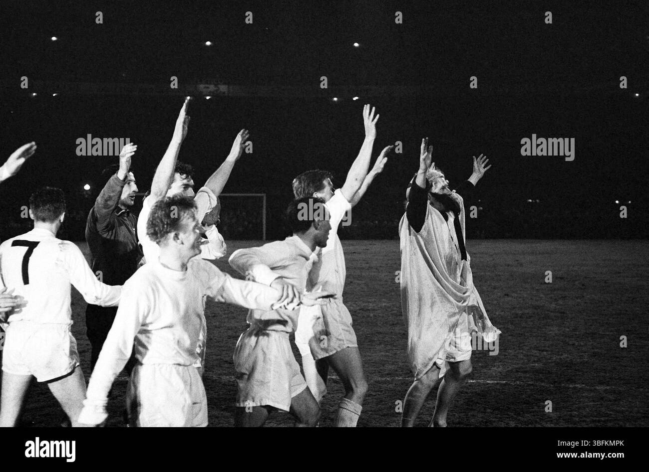 Football. European Cup Winners' Cup Final. Tottenham Hotspur vs. Atletico Madrid 5-1. Spurs players cheering after the victory. Rotterdam 1963 - Photo by Pot, Anefo Stock Photo