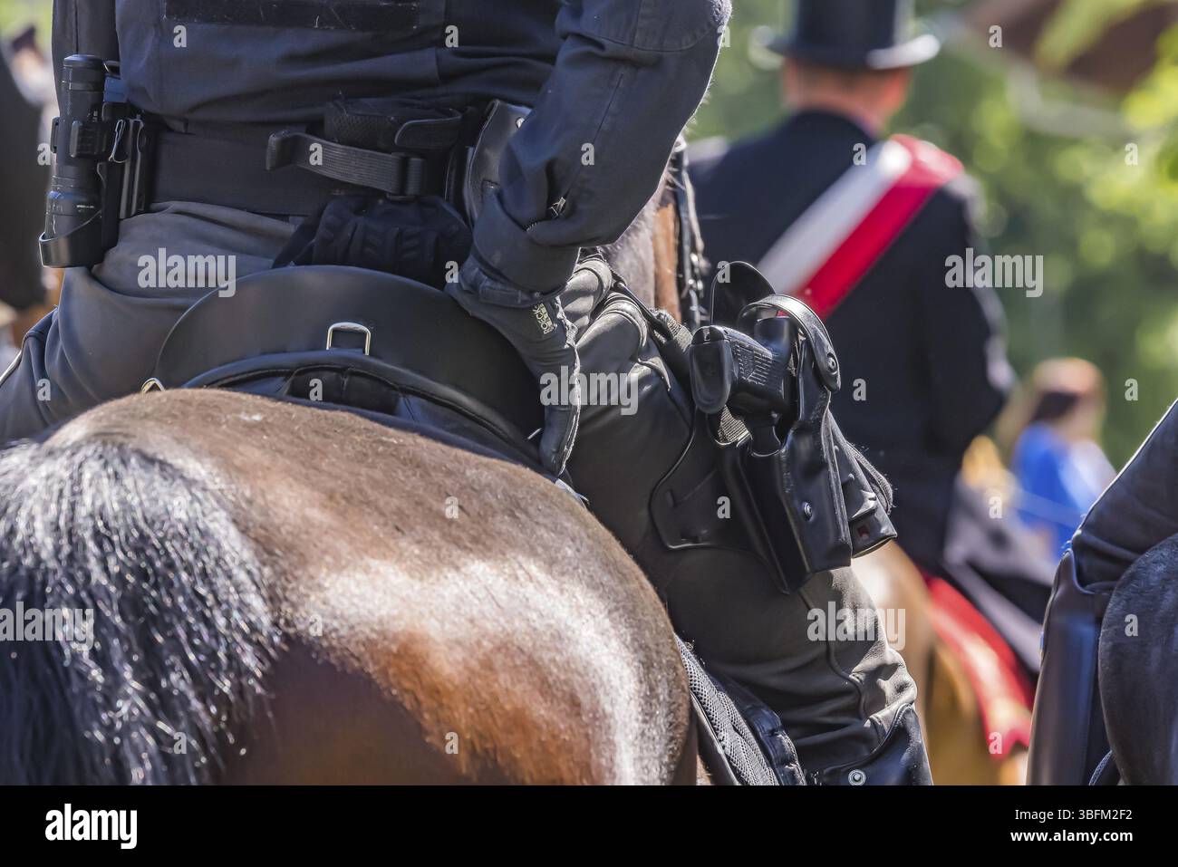 Blutritt Weingarten in Oberschwaben. Zur Sicherheit sind auch Reiterinnen der Polizei dabei. Der Blutritt in Weingarten gilt als groesste Reiterprozes Stock Photo