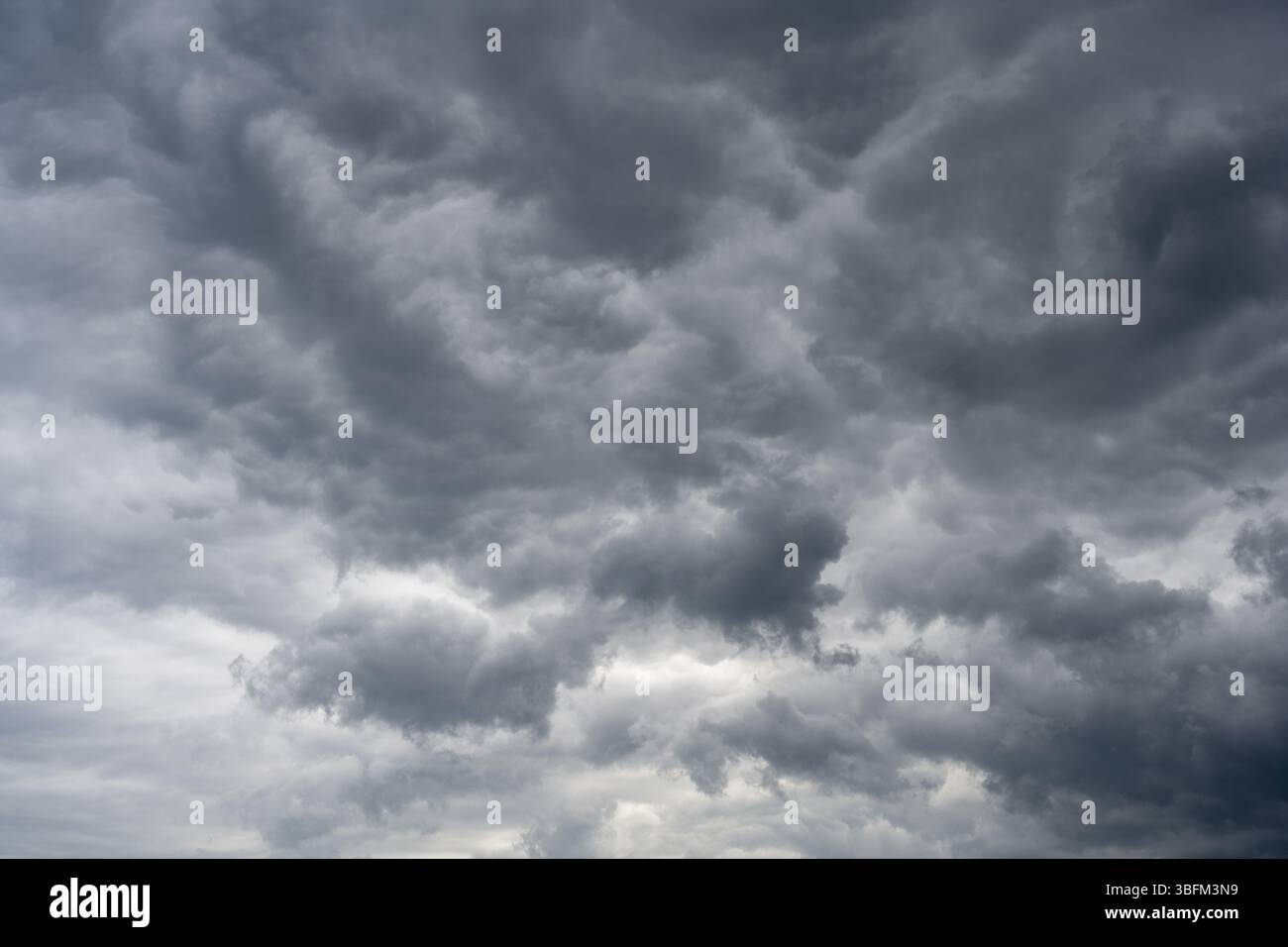 Dramatische Wolkenformation vor einem Sommergewitter, formatfuellend, Baden-Wuerttemberg, Deutschland Stock Photo