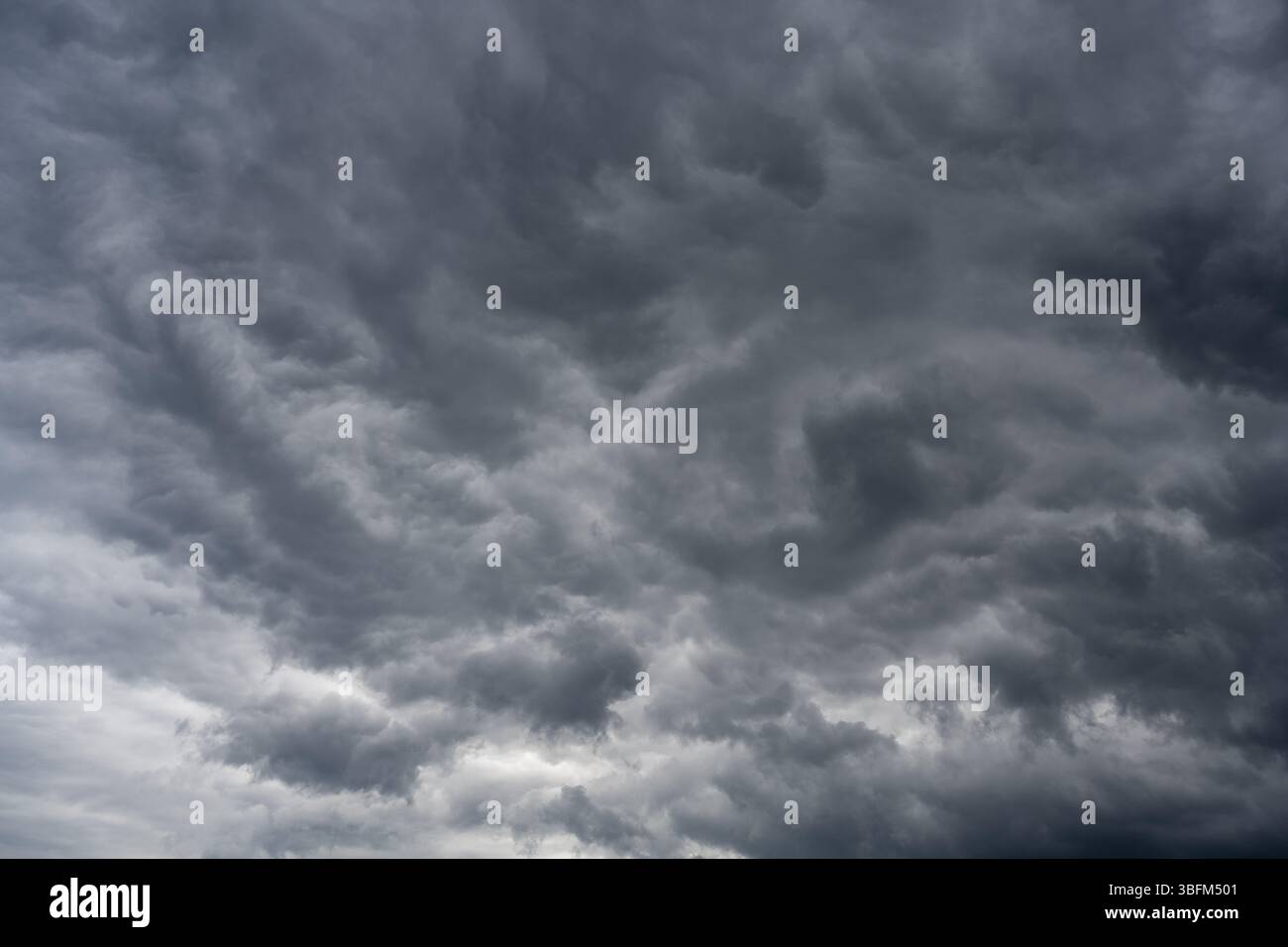 Dramatische Wolkenformation vor einem Sommergewitter, formatfuellend, Baden-Wuerttemberg, Deutschland Stock Photo