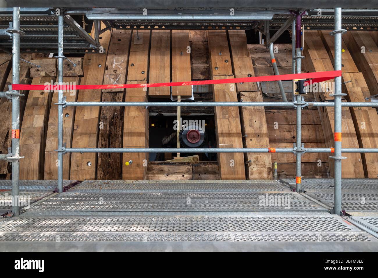Restoration work on HMS Victory in Portsmouth historic dockyard. Old ...