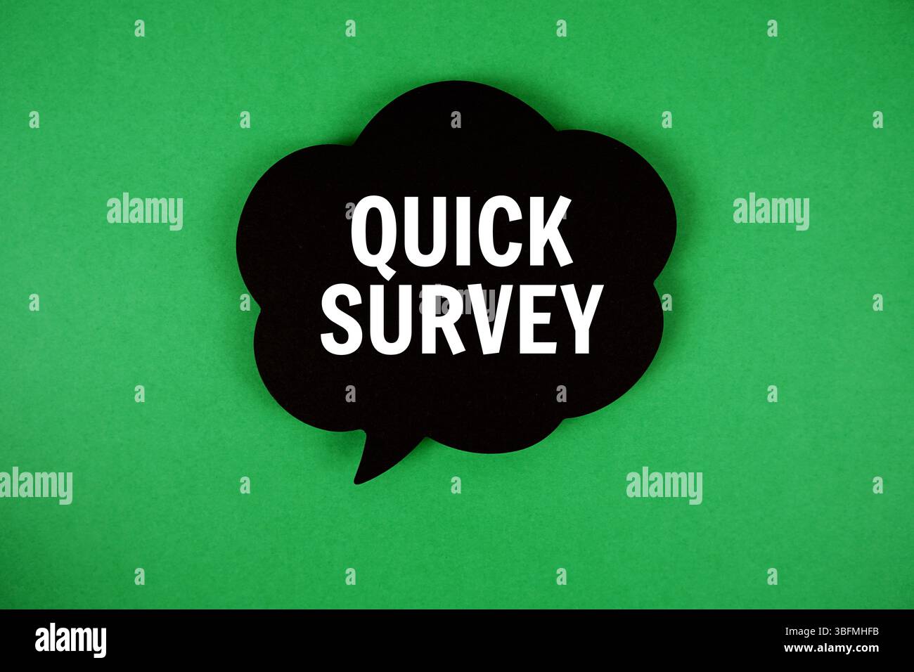 Quick Survey text with speech bubble on green background Stock Photo