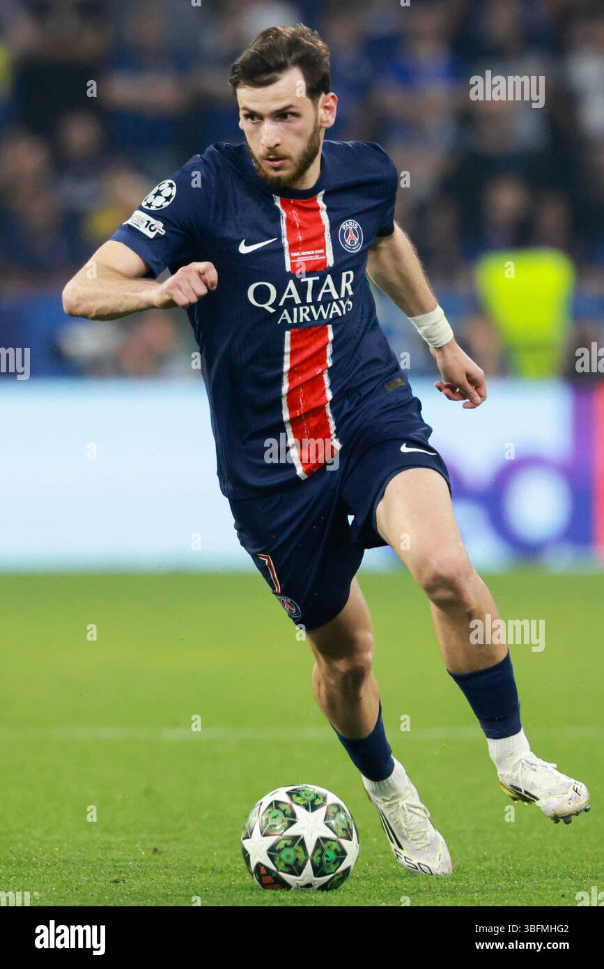 Kvaratskhelia 7 (Officiële Paris Saint Germain Ligue 1 Away Bedrukking
