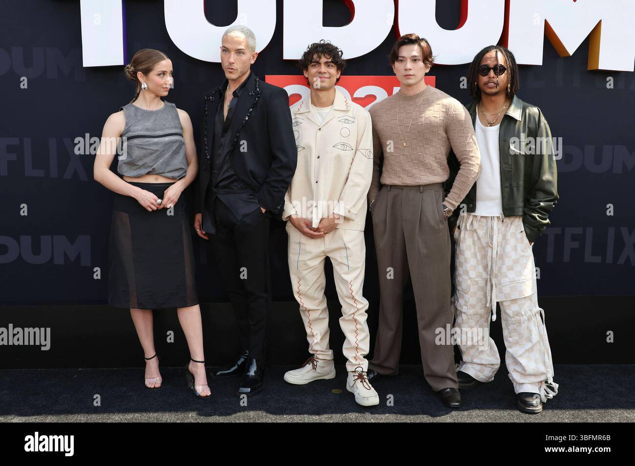 Emily Rudd Inaki Emily Rudd, Taz Skylar, Inaki Godoy, Mackenyu und Jacob Romero beim Fan ...
