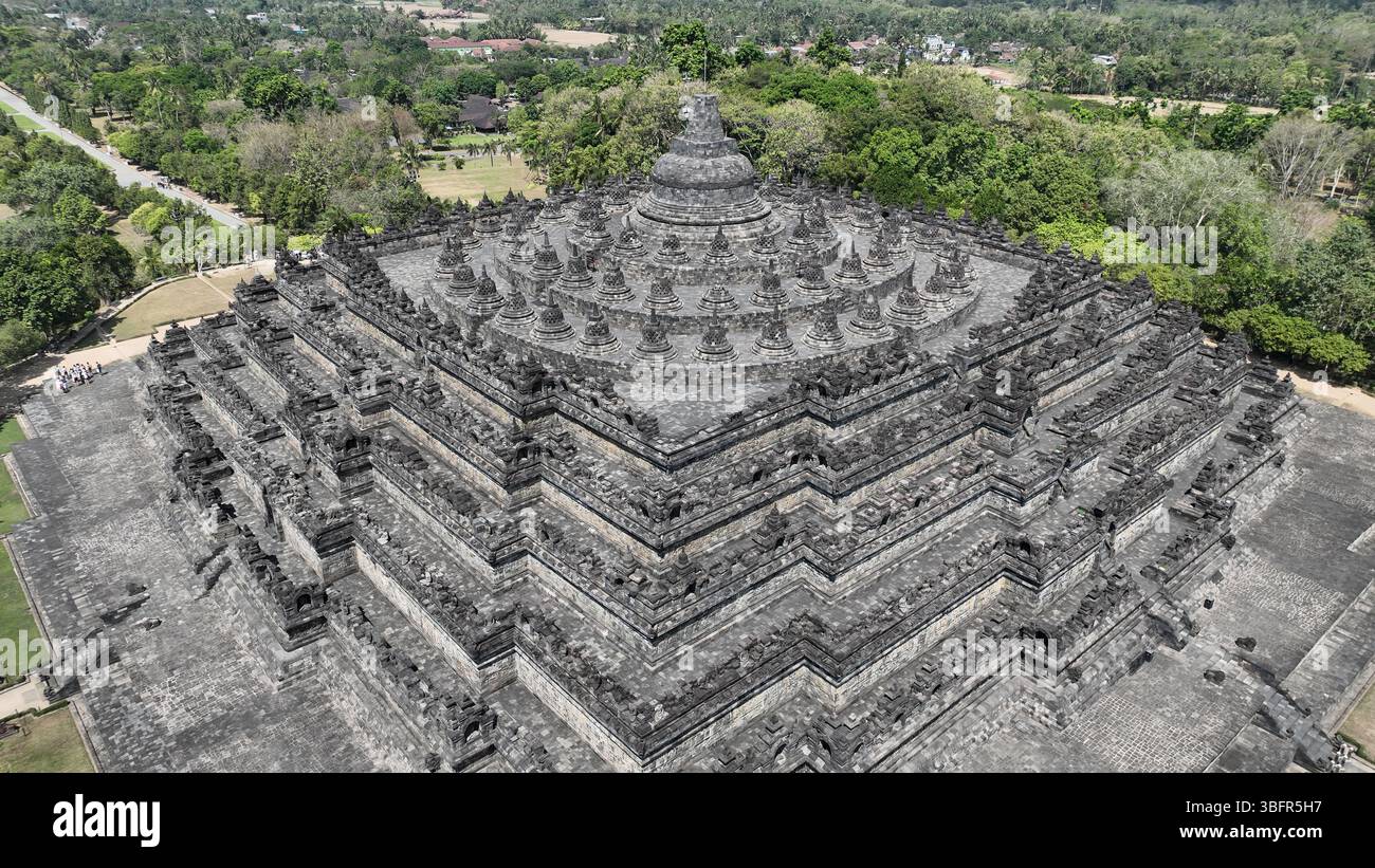 Birds view pyramid hi-res stock photography and images - Alamy