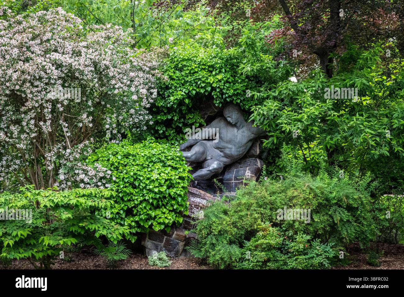 Pierre Rocque Park 'The Effort' sculpture, by Pierre Roche, Jardin du Luxembourg, 17th ...