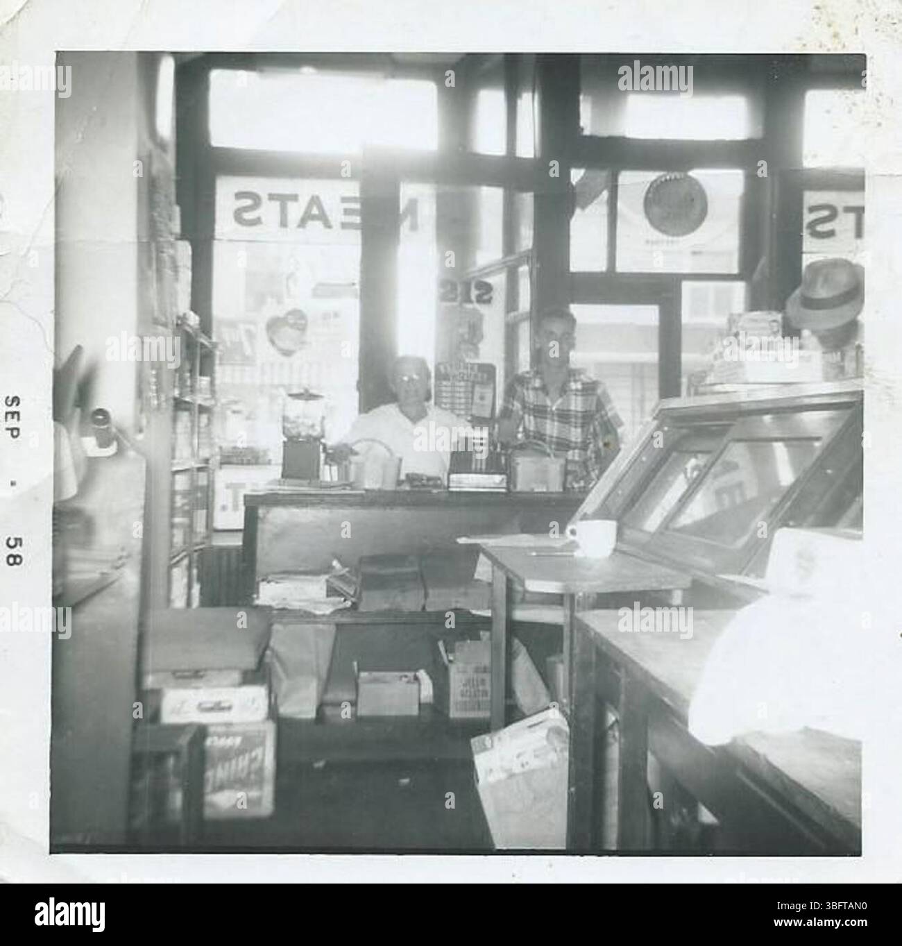 1950s grocery store hi-res stock photography and images - Alamy