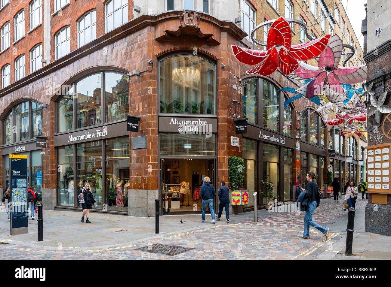 Abercrombie fitch london hi-res stock photography and images Alamy