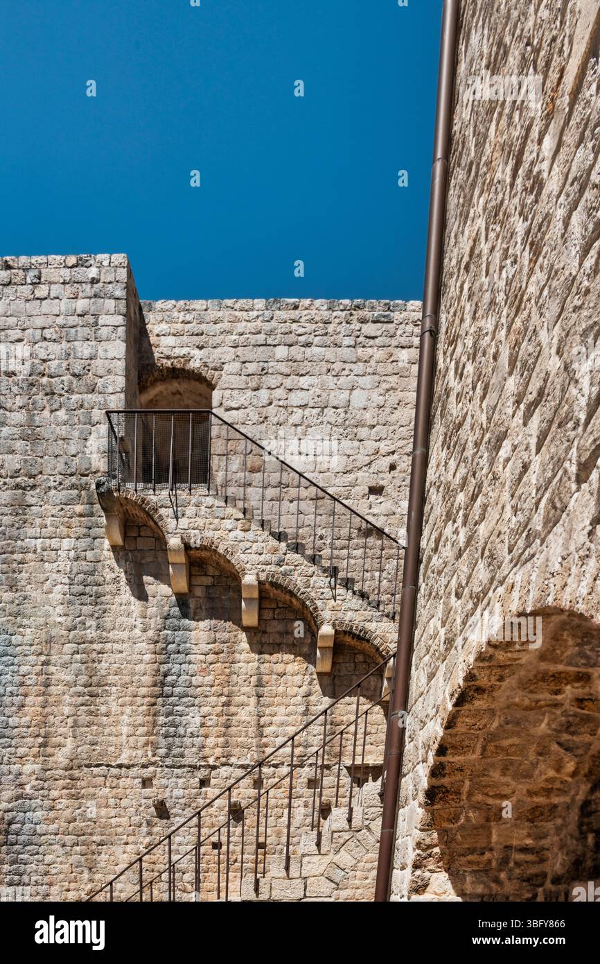 Der Innenhof der Festung in Ston, Kroatien Stock Photo