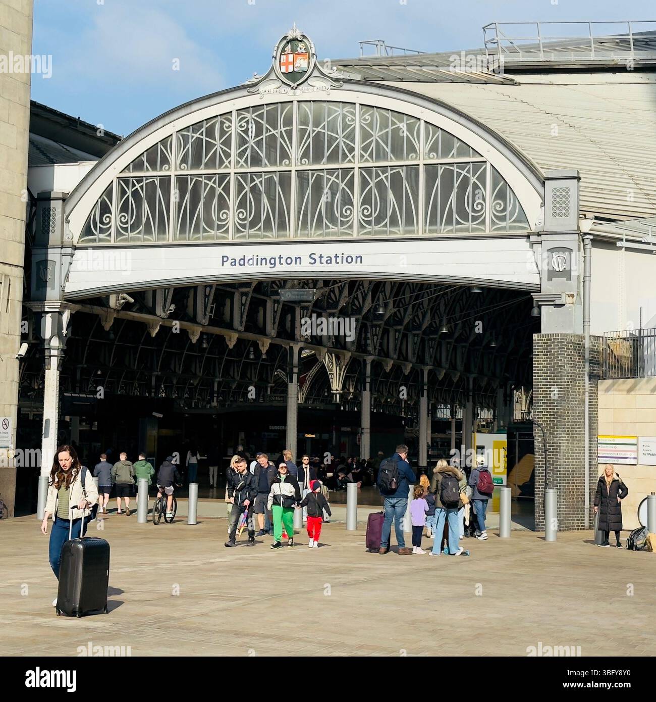 London, England – April 13, 2025: Passengers enter and leave the entrance of the historic Paddington Station in London. - Smartphone Captured Stock Image