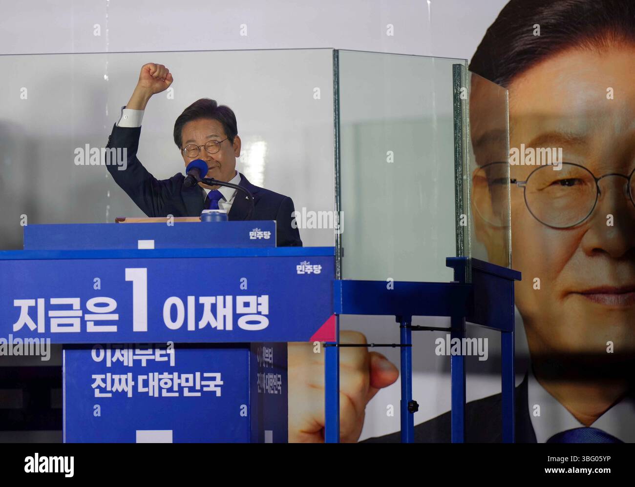 Lee Jaemyung, Democratic Party of Korea, celebrates after South Korean