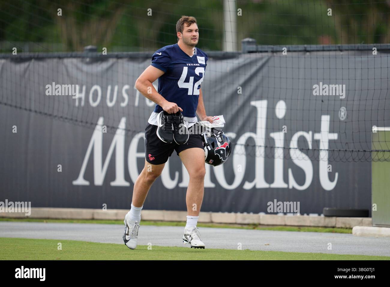 Houston Texans tight end Luke Lachey (42) walks during NFL football ...