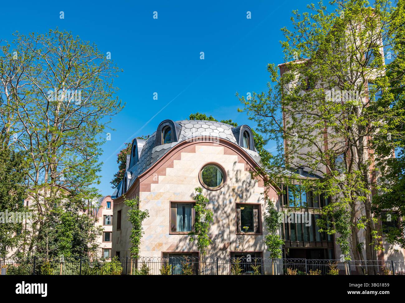 Exteriror of The Gradel Quadrangles of new College by David Kohn ...