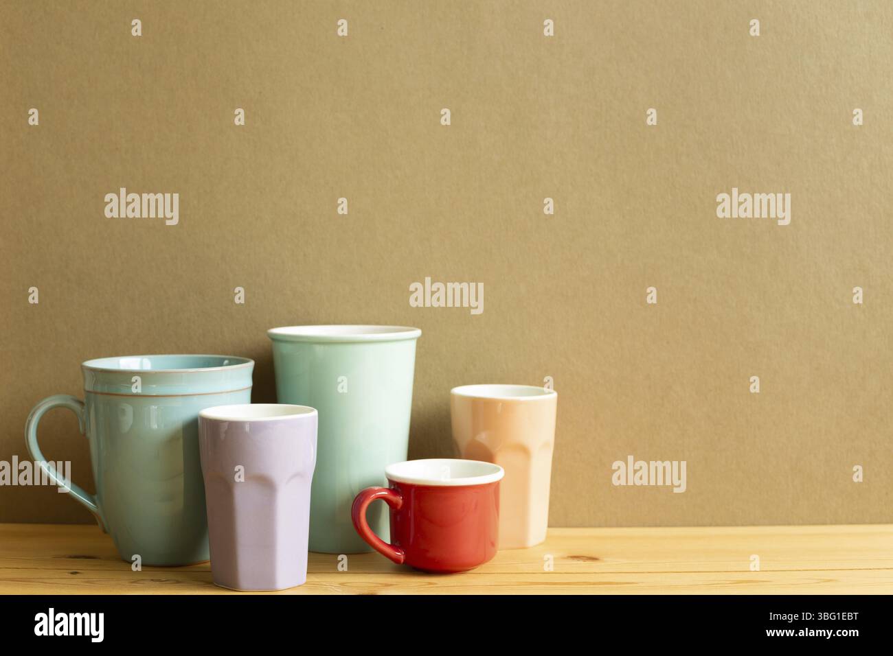 Plain studio style background hi-res stock photography and images - Alamy
