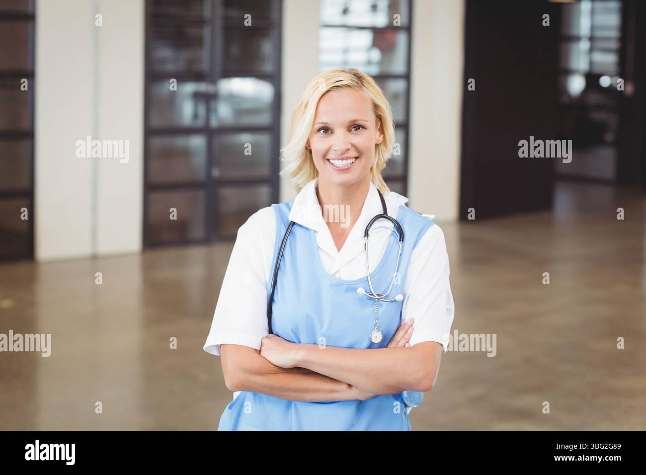 Woman in blue medical scrubs hi-res stock photography and images - Alamy