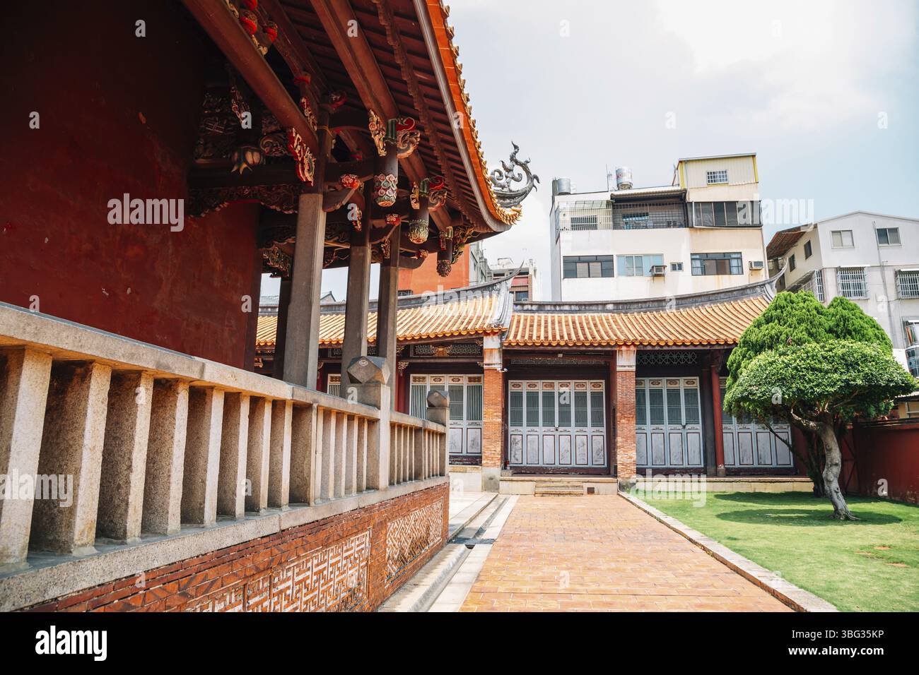 Old taiwanese temple hi-res stock photography and images - Alamy