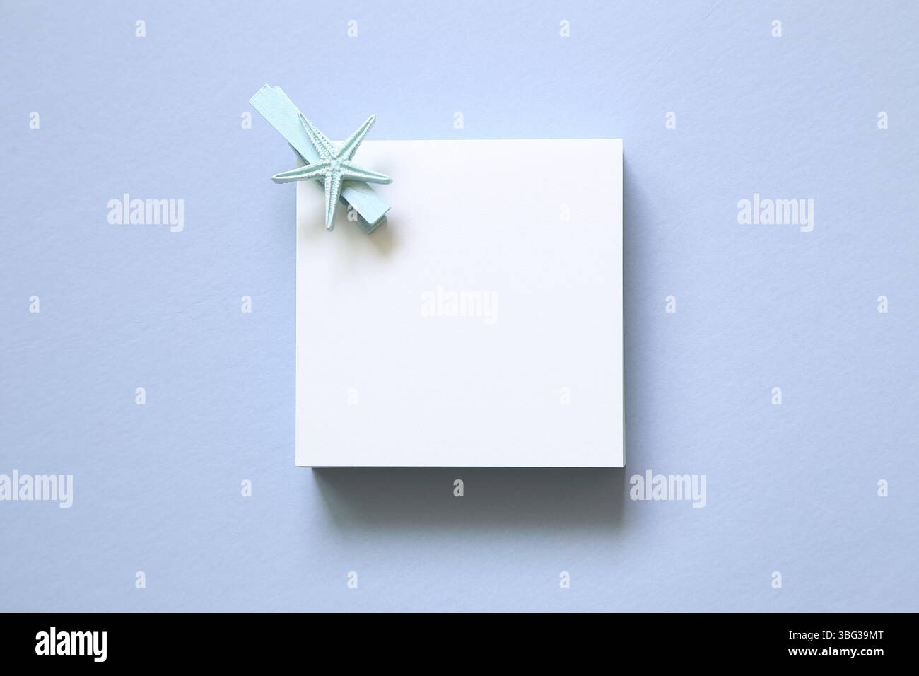 Memo pad, sticky note on blue background Stock Photo