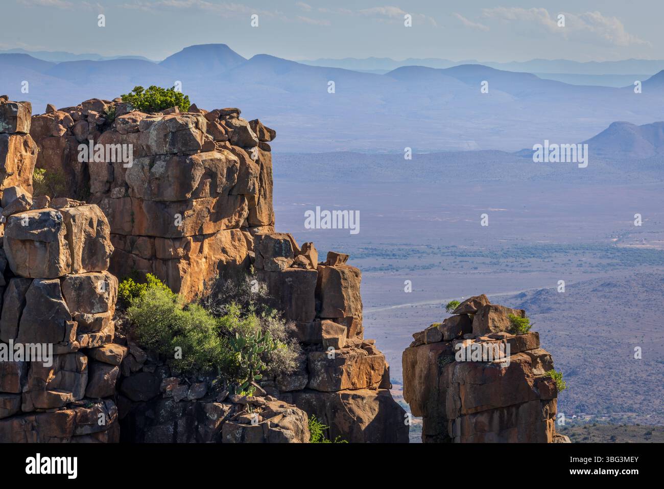 Plain Rocks Field Rugged cliffs iconic rock formations hi-res stock photography and ...