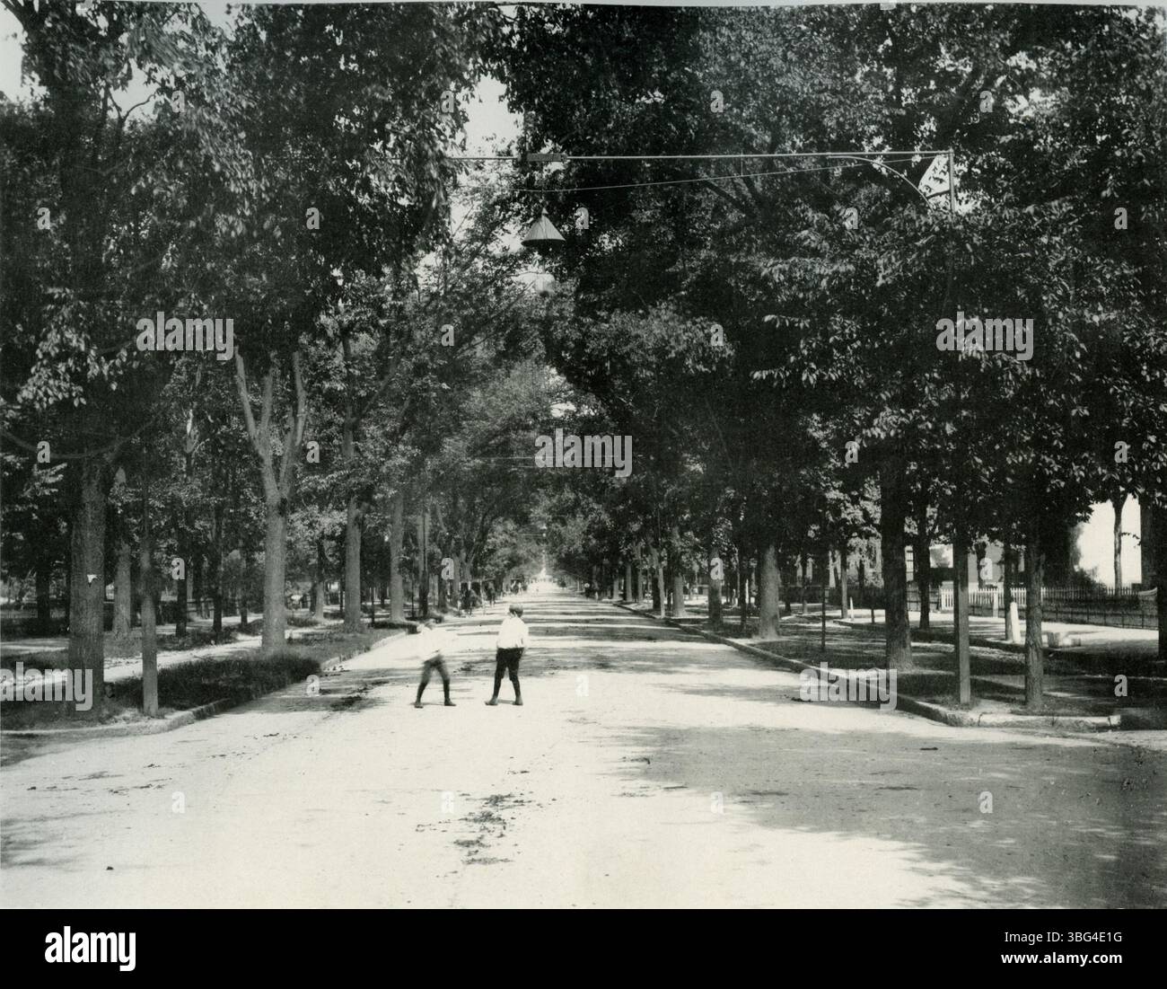 Broad Part An 1897 view of East Broad Street in Columbus, Ohio, where traffic was ...