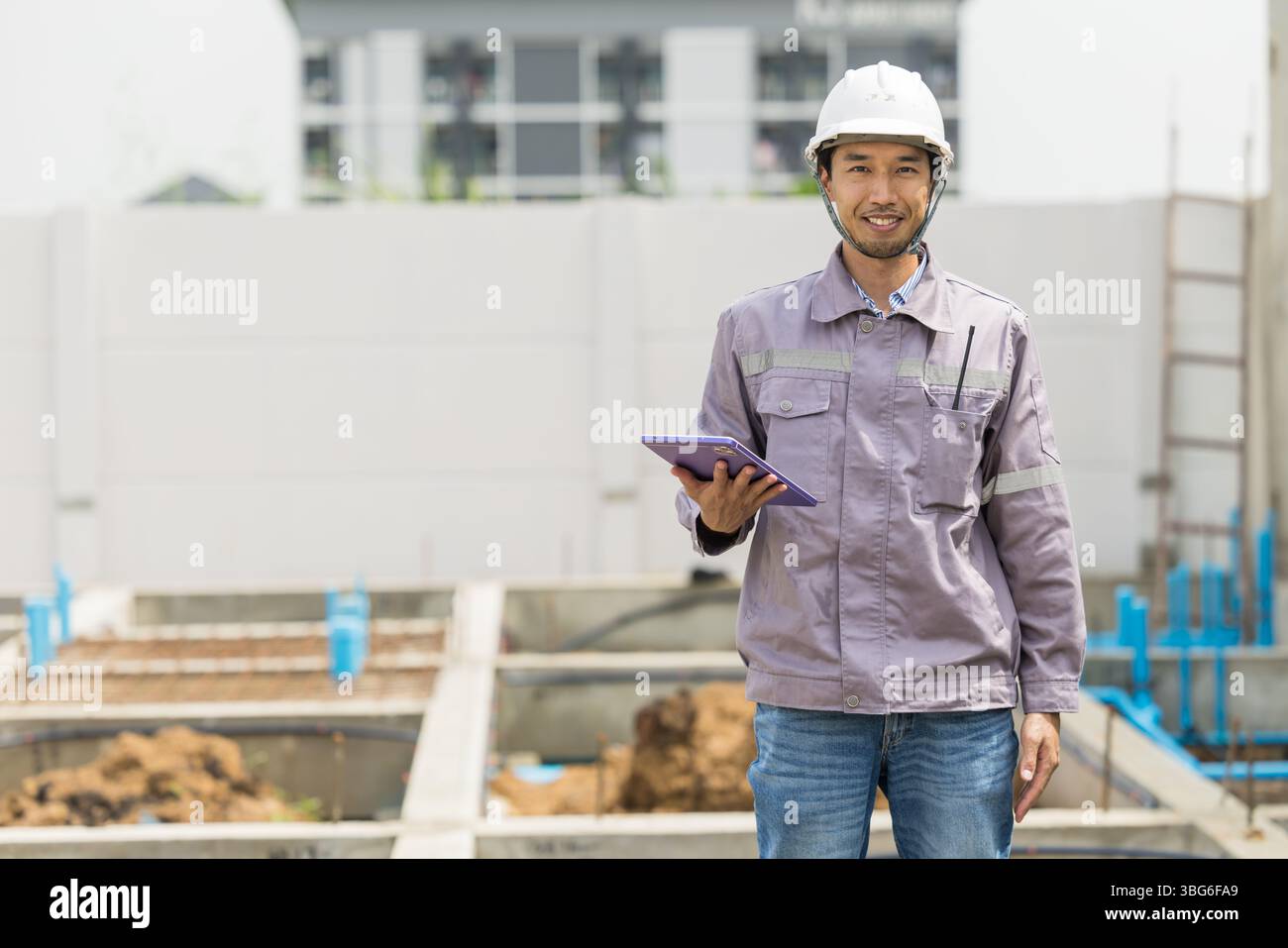Asian construction engineer, Japanese builder worker male working ...