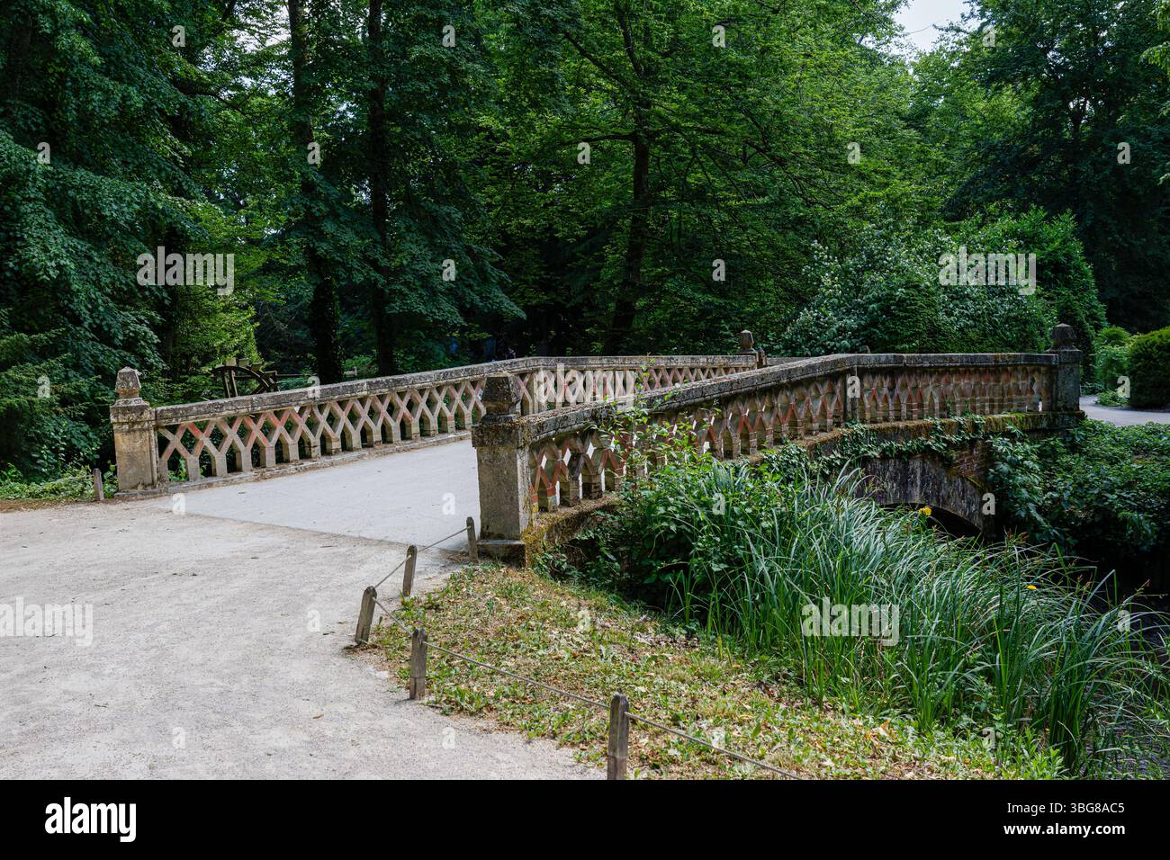Rustic stone bridge spans hi-res stock photography and images - Alamy