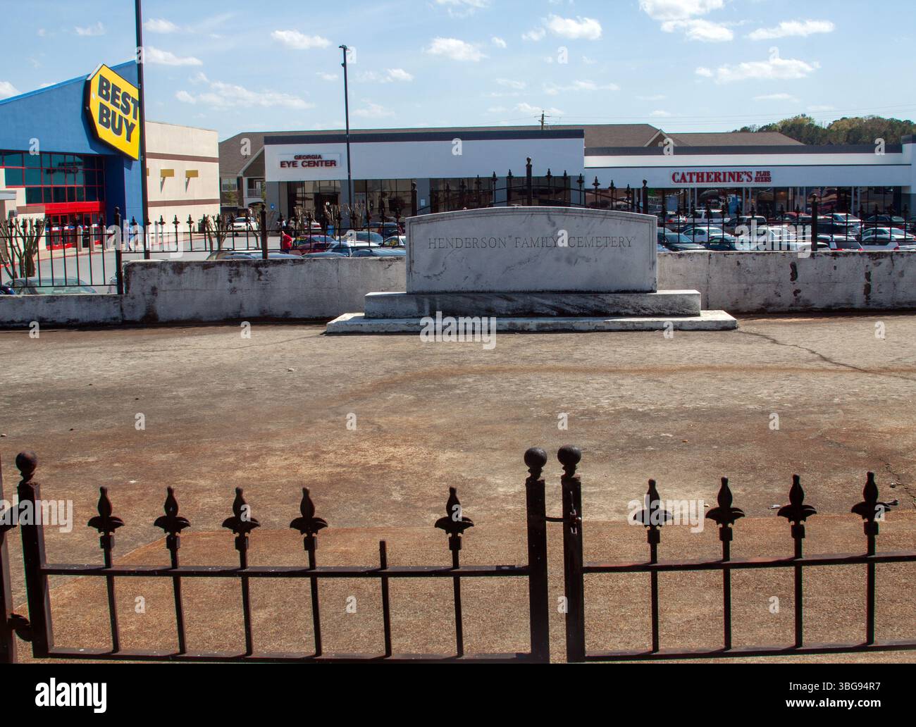 Best Buy Graveyard in Tucker, Georgia: The raised concrete area is the resting place for the Henderson Family. Stock Photo