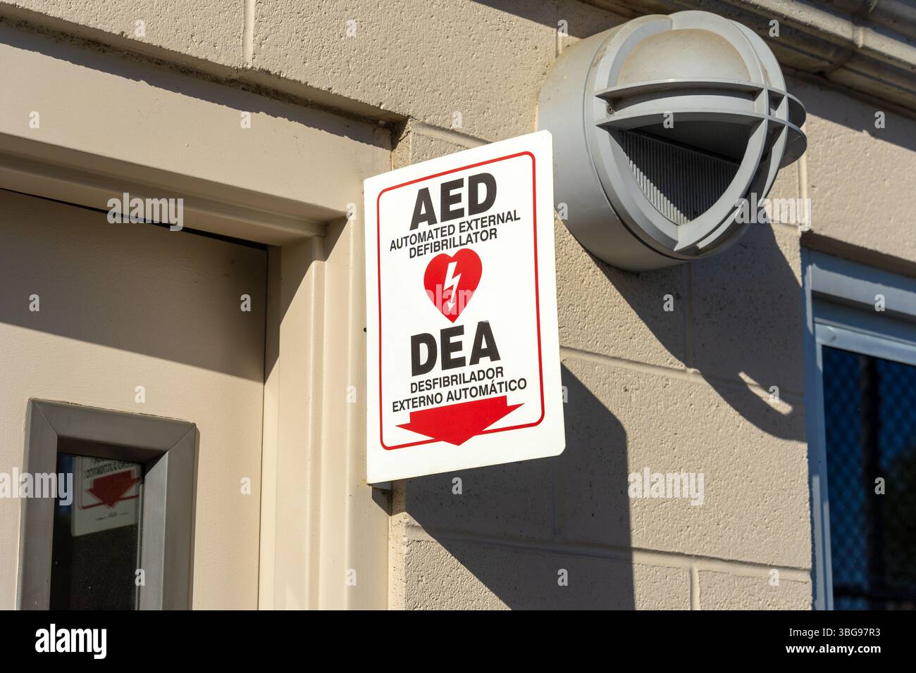 Upland, CA, USA - May 15, 2025: A Automated External Defibrillator, AED, sign in white and red hanging over a door in Chino Hills, California. Stock Photo