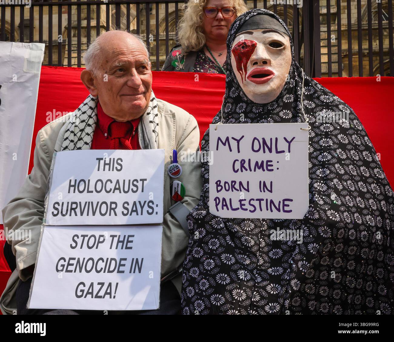 London, UK. 04th June, 2025. Holocaust surviver Stephen Kapos (left), who is 88, protests outside the gates to Parliament, here with a fellow protester (in mask). A 'Red line for Palestine' is created around Parliament by protesters and activists during Prime Minister's Questions to demand a full arms embargo and sanctions on Israel. Thousands, including celebrities and some politicians, have turned up in red clothing with flags and banners for the protest. Credit: Imageplotter/Alamy Live News Stock Photo