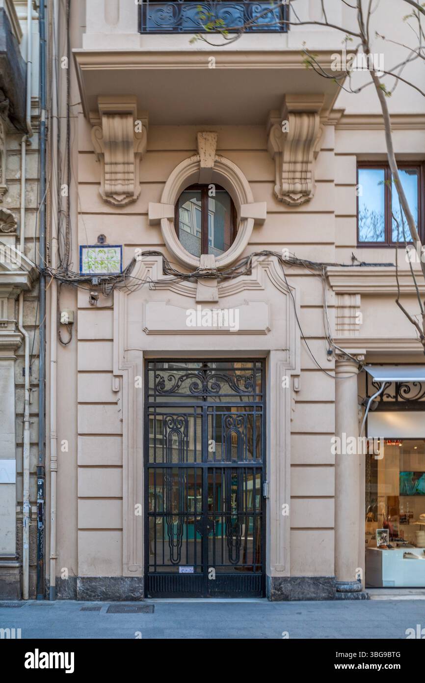 Elegant building design hi-res stock photography and images - Alamy