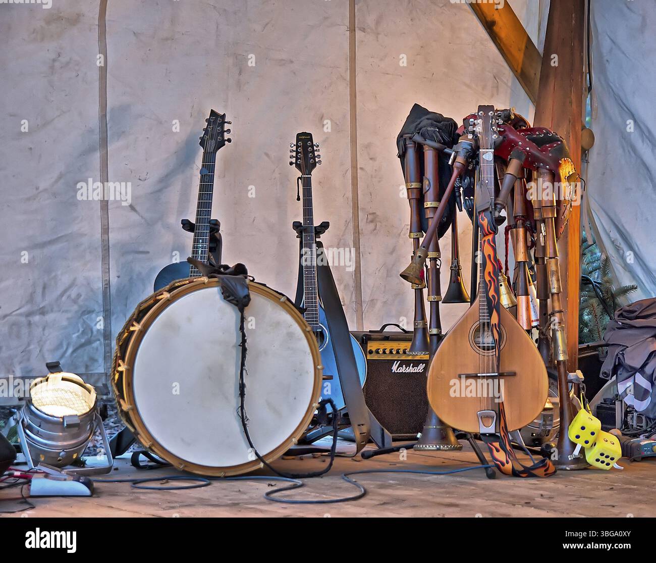 Medieval musical instrument hi-res stock photography and images - Alamy