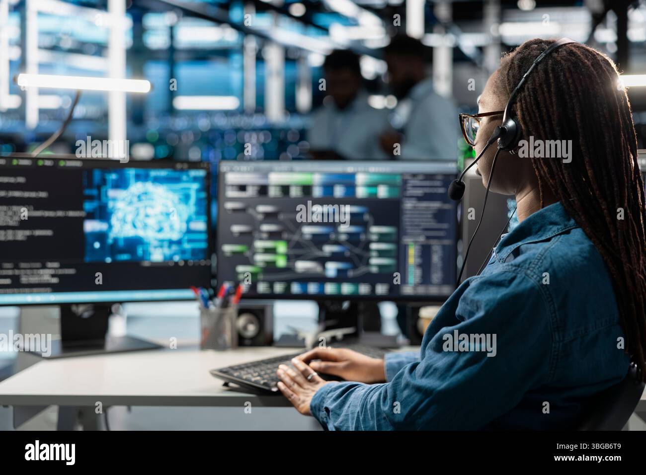 Data center support expert talking in headset microphone, supporting engineering team doing equipment maintenance. Employee in server farm coordinating technicians using mic Stock Photo