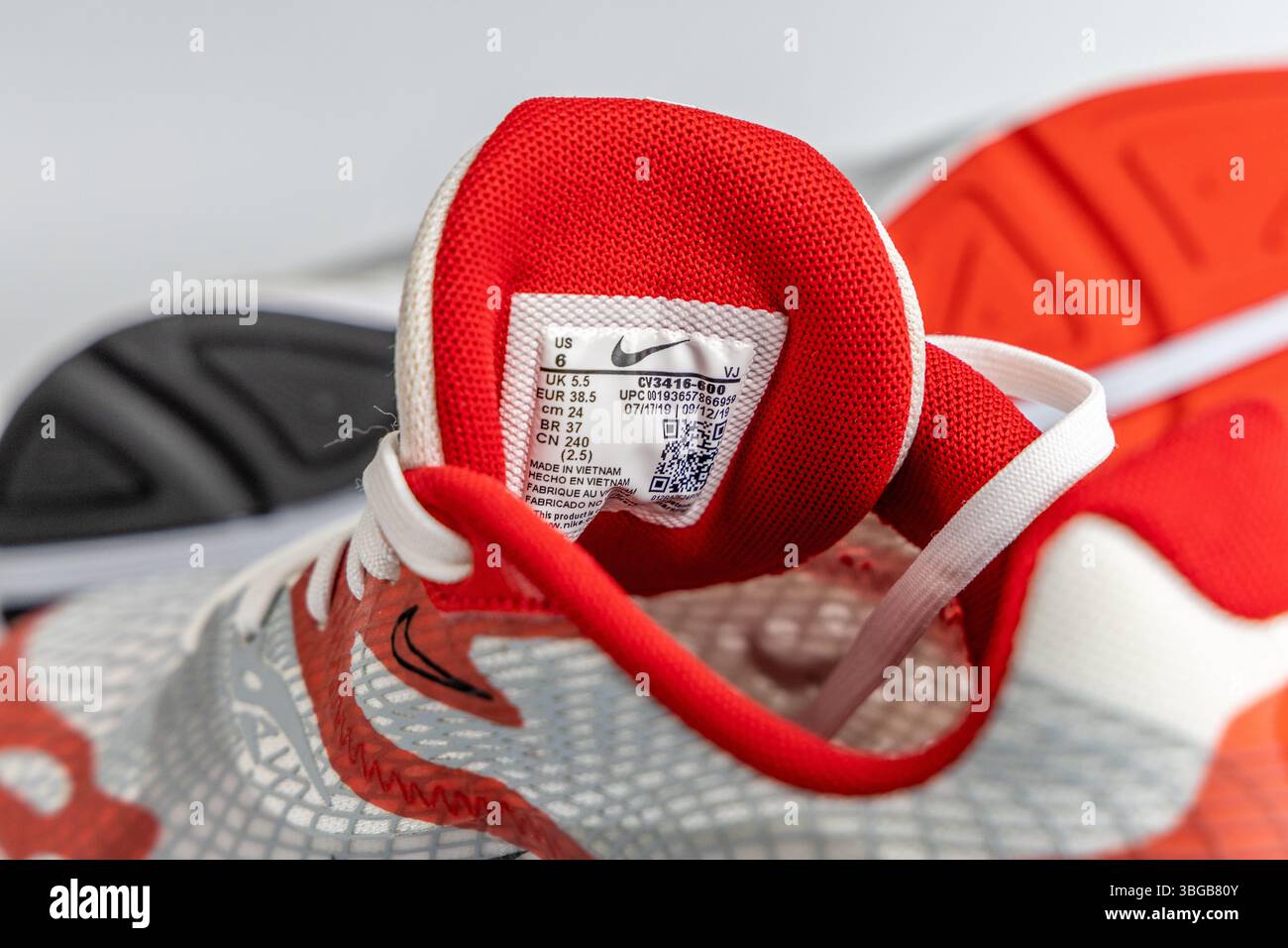 Nike Athletic Shoes with Red and Gray Design Nike Ja 2  main image 4