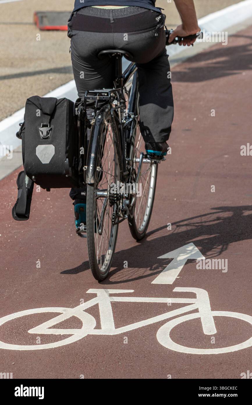 New cycle paths in Düsseldorf city centre, part of the transport turnaround Stock Photo