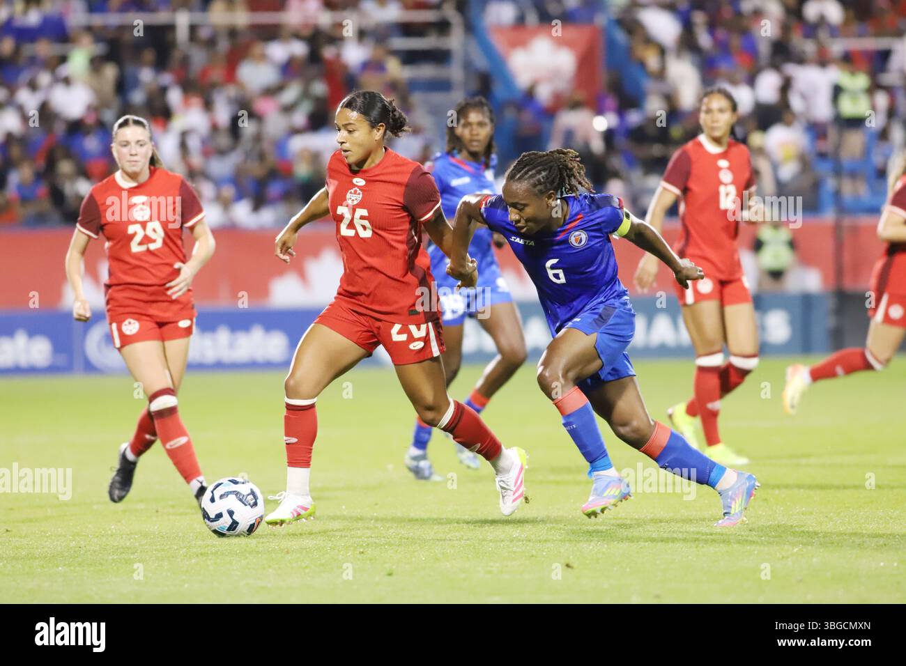 Montreal Roses Set Attendance Record and Claim Top Spot with 1-0 Win at Stade Saputo