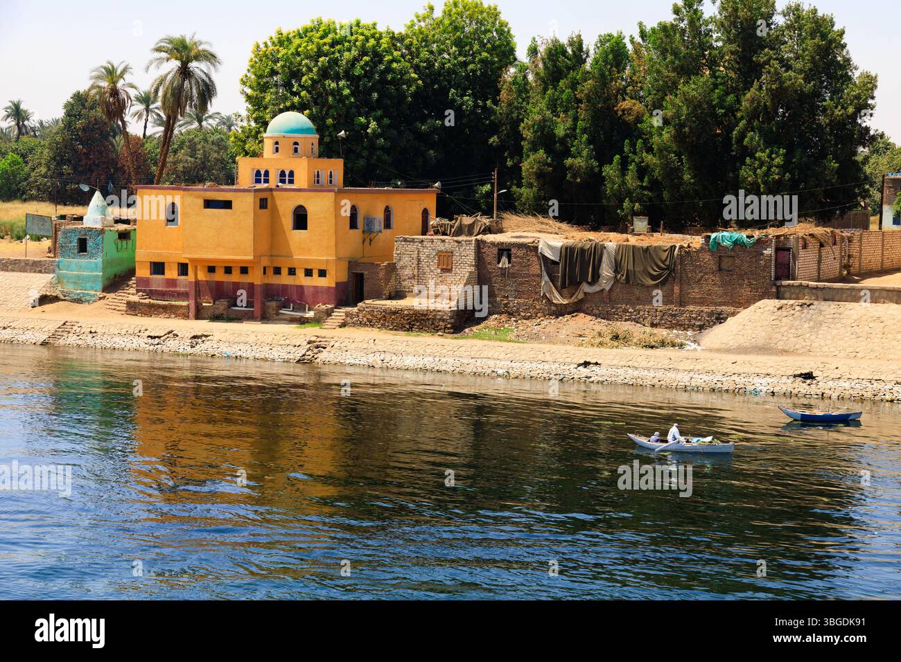 Colourful houses dwellings on the banks River nile between Luxor and ...