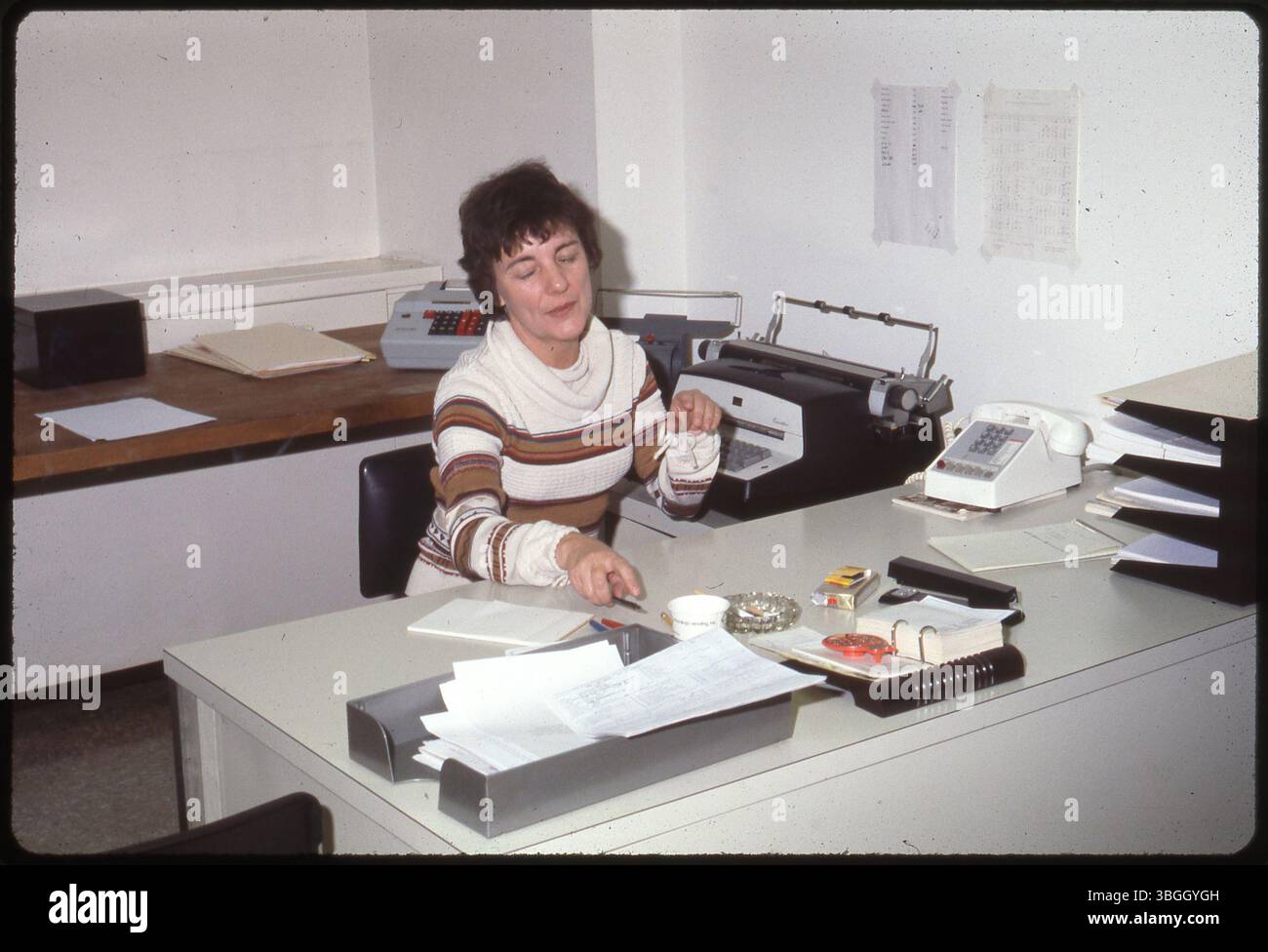 1970s office worker hi-res stock photography and images - Alamy