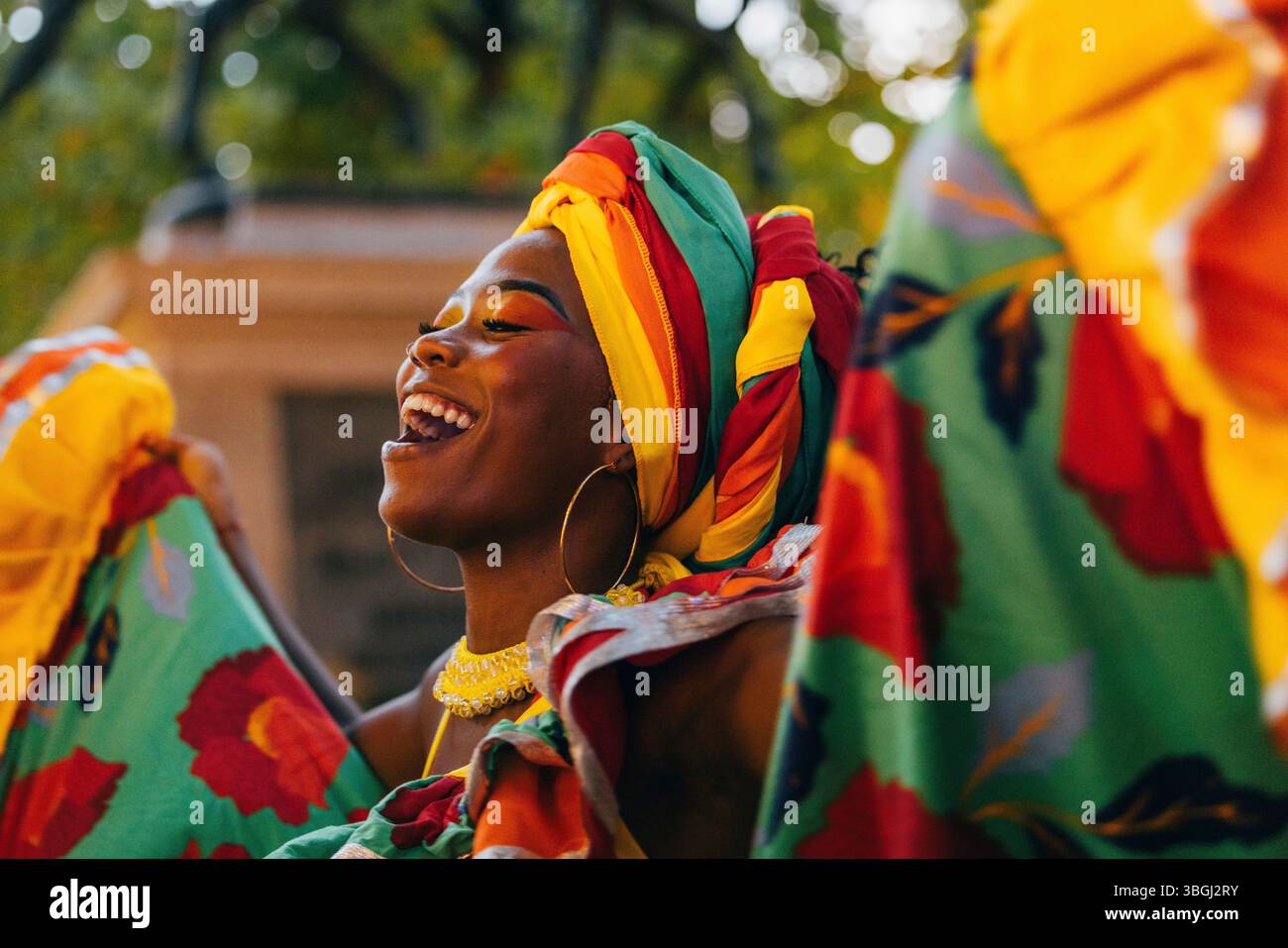 Dancing caribbean costumes hi-res stock photography and images - Alamy